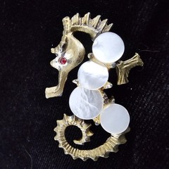 Vtg Nautical Brooch Lot Gold Tone Mother of Pearl Rhinestone Fish Seahorse Cameo