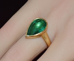 GIA CERTIFIED 5.25CT NATURAL EMERALD SOLID 18K GOLD SCULPTURAL BEZEL DESIGN RING