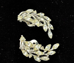 Vintage Signed BOGOFF Silver Tone CLEAR Rhinestone CLIMBER Clip Earrings 1.25″ L