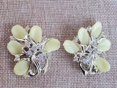Vintage Rhinestone Plastic Flower Earring Jewelry