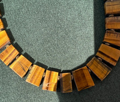 16.5″ Tiger’s Eye Hand Knotted Fan Necklace with Unknown Metal Clasp 63 grams