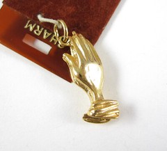 Give Me A HAND CHARM Vintage Trifles N’ Treasures Pendant New On Card Goldtone