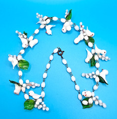 VTG Venetian Murano Glass White Bird/Green Leaves Necklace BIN03 DS36