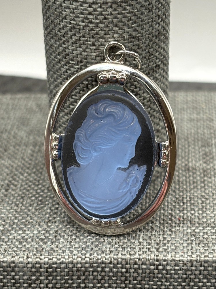 VTG Blue Glass Cameo Pendant Silver Tone Oval Victorian Style Lady Profile