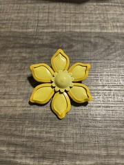 Vintage Floral Brooch Pin Yellow And Green Enamal Beautiful! VTG.