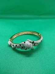 Vtg Two Tone Metal And Crystals, Gold Plated 6,5 Inner Circumference And An Oval