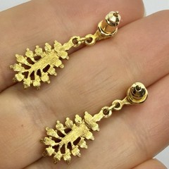 Vtg Etruscan Teardrop Burgundy Seed Pearl Gold Plate Dangle Earrings Post
