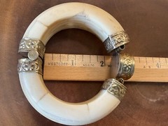 VINTAGE BRACELET INDIA BANGLE HORN BONE BRASS GEM – 2 Braclets & Beaded Necklace