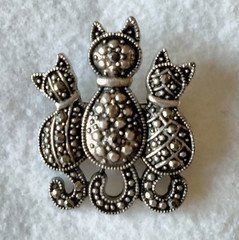 Vintage Marcasite Cat Family Brooch (54 – 949,151 – 2221, 160 – 2262)