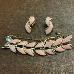 Vintage ‘Coro’ Pink & Gold tone Thermoset Bracelet and clip-on earrings