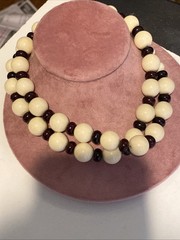 VULCANITE FRENCH LUCITE BEADS STRUNG CHAIN SCREW CLASP NECKLACE MARION GODART?
