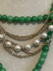￼Vtg PLASTIC MULTI STRAND WHITE AND GREEN NECKLACE – 1950’s- Costume Jewelry