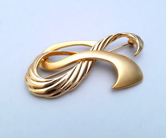 Vintage Signed Tona Brooch Brushed and Textured Gold Tone Swirl Ribbon Design