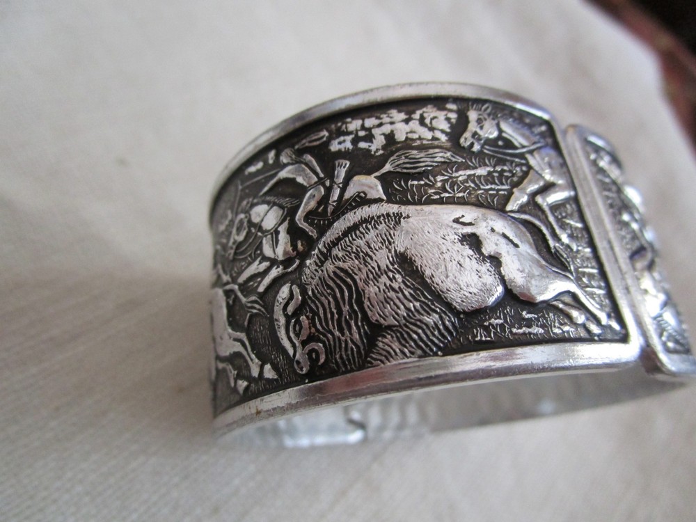 VTG Hinged Aluminum Clamper bracelet Buffalo Hunt Native OCT25-4