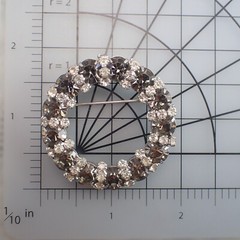 Vtg Weiss Clear & Smoky Gray Rhinestone Silver Plated Circle Round Wreath Pin