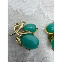 Vintage Green Teal Lisner Moonglow Thermoset Lucite Cabochon Leaf Clip Earrings