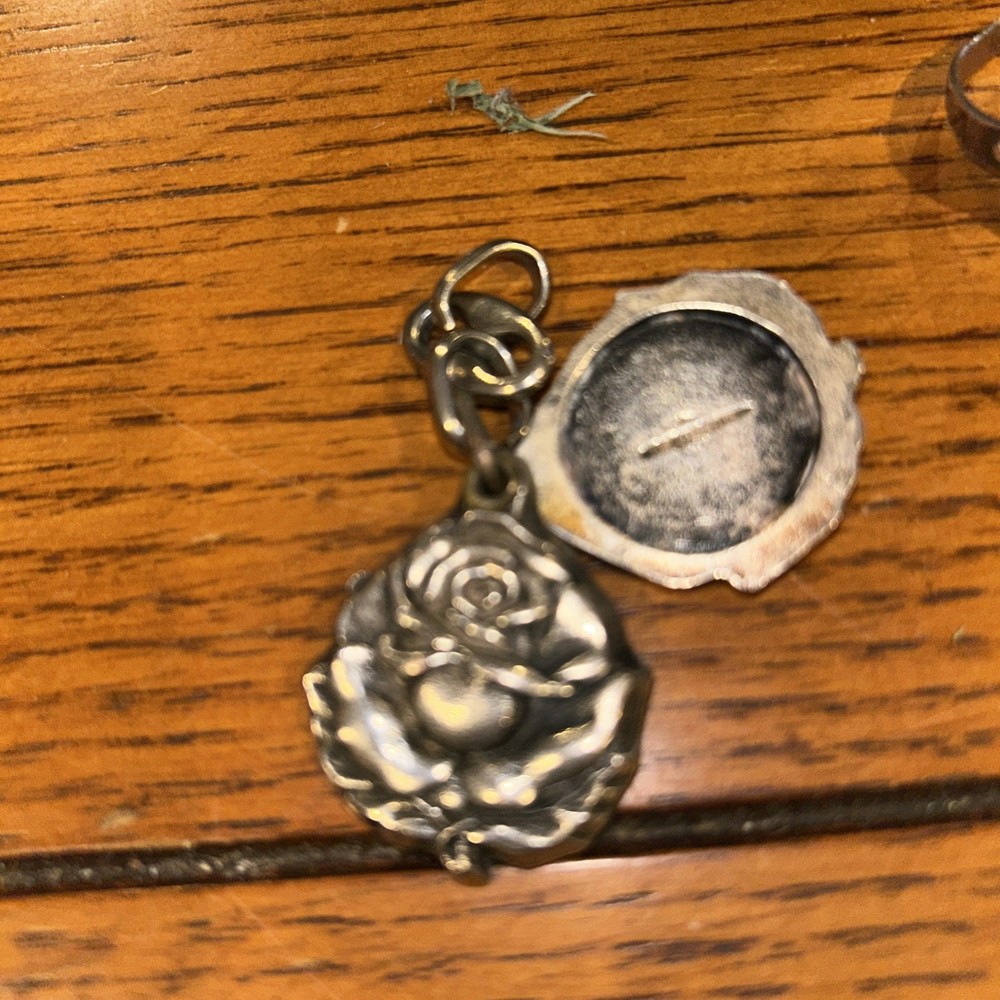Vintage Rose Pendant / key chain Jewelry slide open double sided