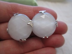 VTG signed VOGUE faceted milk white, silver tone metal Clip Earrings APR 23-5
