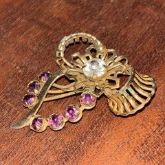 Vintage Ribbon Style Crystal & Purple Rhinestone Gold Brooch/Necklace Pendant