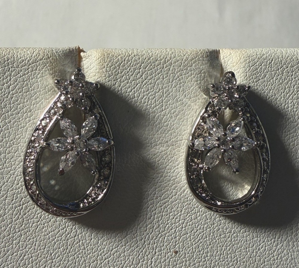 Vintage Nolan Miller Tear Drop Earrings Silvertone Crystal Flowers 3/4”