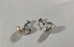 Vintage Earrings Imitation Pearl Metal Screw Back Stud Earing’s