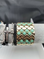 Nice Lot Of 6″ Bracelets Various Types And Colors