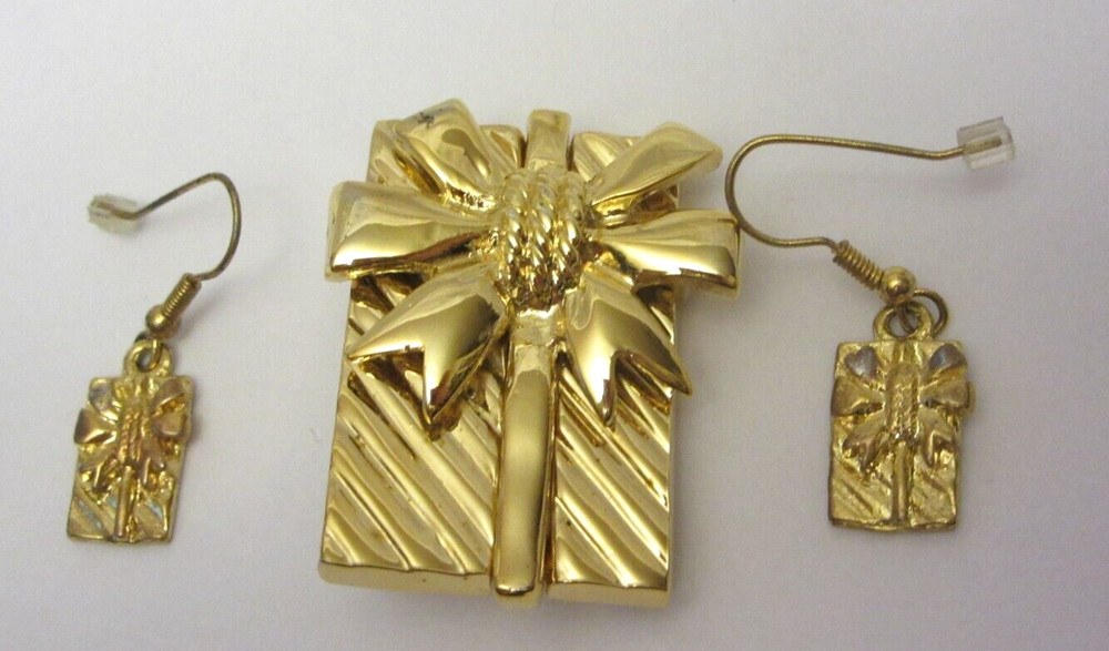 Vintage Gift Box AAI Gold Tone Pin Brooch w/ Matching Pierced Earrings Signed