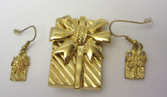 Vintage Gift Box AAI Gold Tone Pin Brooch w/ Matching Pierced Earrings Signed