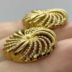 VTG GOLD PLATE OPENWORK ROUND SPIRAL SWIRL EARRINGS POST PIERCED STUD