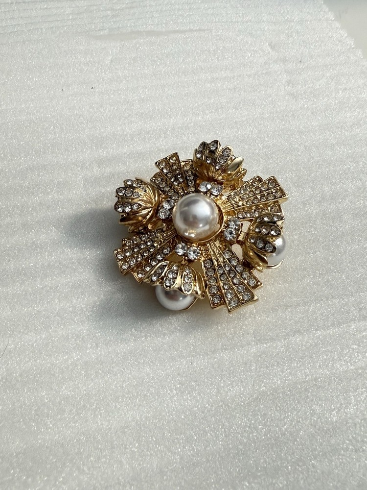 Gold And White Pearl Fashion Vintage Style Brooch Pin
