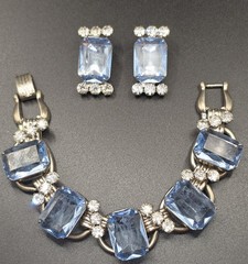 VINTAGE JULIANA (D&E) LIGHT BLUE RHINESTONE 5-LINK BRACELET & EARRINGS