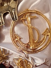 Vintage To Now Brooch Pin Lot Mixed Theme Gold-tone Silvertone Rhinestone…