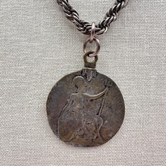 Vintage Y2K Rope Chain Silver-Tone Britannia Penny Medallion Pendant Necklace