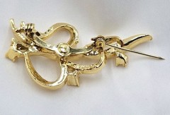 VTG GERRY’S Signed Gold Plated Ribbon Leaf Brooch Pin Openwork Clear CZ Crystals