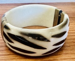 Vintage Zebra Striped Bangle Bracelet Hinged Clamper Boho Cream & Black Chic