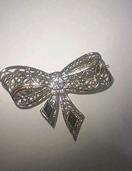 Vintage 10 Kt White Gold Belais Sapphire Bow Pin