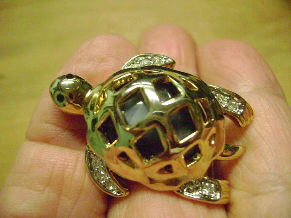 VINTAGE 80’S TURTLE, TORTOISE SPARKLY CRYSTAL BLACK STONE EYES, GOLDTONE BROOCH