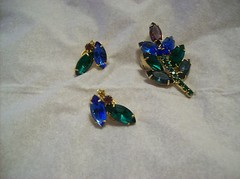 Brooch & Earring Set Vintage Beautiful Royal Blue & Emerald Green Leaf Design