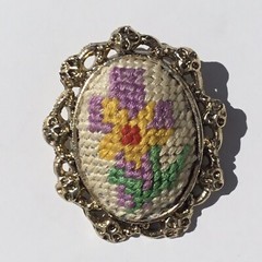 Vintage Victorian Style Goldtone Needlepoint Flower Brooch Lavender Yellow Flora