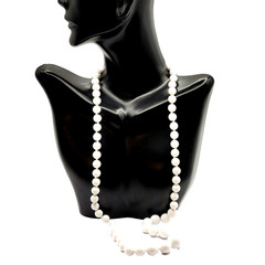 Marvella Classic White Graduated Acrylic Bead Professional Career Necklace 24 In