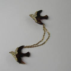 Double Dove Bird Brooch Vintage Rhinestone Pin Tortoise Shell Gold Tone Chains