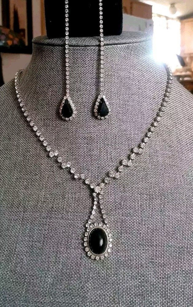 Vintage Black Cabochon Rhinestone Necklace & Dangle/drop Earrings. Glamorous
