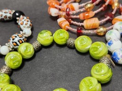 Vintage Lot Of 4 Beautiful Glass Beaded Bracelets. 3 Stretch, And 1 Wrap. NICE!!