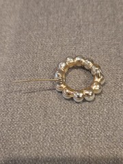 Vintage Unbranded Circle Goldtone with Faux Pearls Brooch Pin