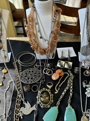 3.5 Lbs! 50+Vintage lot Of Silver And Gold Tone Necklace/bracelets/earrings/ring