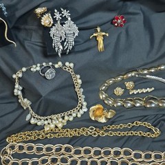 Jewelry Vintage to Modern Costume Mixed Lot Estate Gold Tone