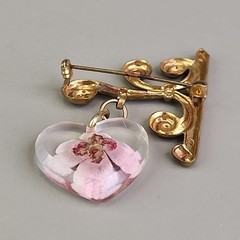 Vintage Dried Pink Flower Brooch Heart Dangle Gold Plated Bracket 1.25″