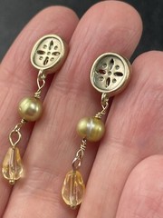 Vintage Green Cultured Pearl Dangle Earrings 1.2” Orange Lucite