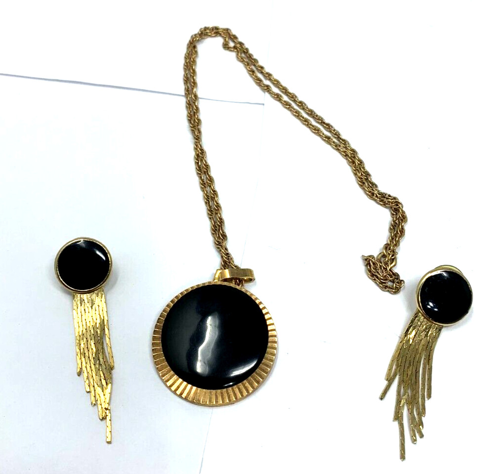 RETRO FASHION BLACK ONYX/ACRYLIC NECLACE AND EAR RINGS (GERMANY)