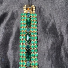 Vintage Juliana Emerald Green Rhinestone Gold Tone Bracelet